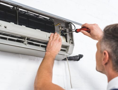 How does an air conditioner work?